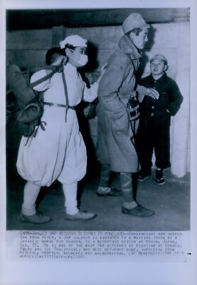 #ad 1945 Japanese Veteran Returns Home Wire Photo $24.99
