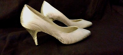 #ad SILVER BRUSHED SATIN HEELS sz. 7med. 3quot; Heel Perfect For WEDDING PARTYFUN $15.00