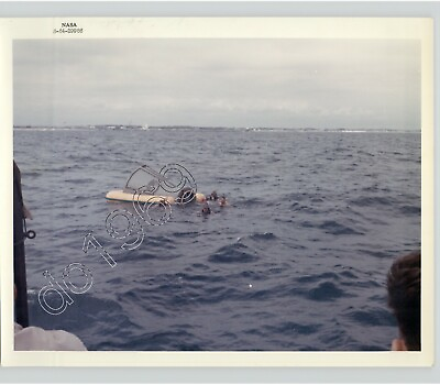 #ad US NAVY Divers Recover NASA LANDING POD Astronaut Space Travel 1970s Press Photo $85.00