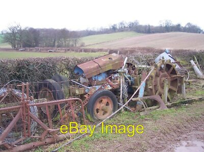 #ad Photo 6x4 Forgotten Tractor Just waiting for Tony to need a new restorati c2006 GBP 2.00