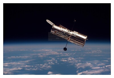 #ad HUBBLE NASA SPACE TELESCOPE SEPERATION FROM DISCOVERY SHUTTLE STS 82 4X6 PHOTO $7.97